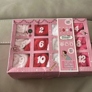 THE VINTAGE COSMETIC COMPANY 12 DAYS OF CLEANSING